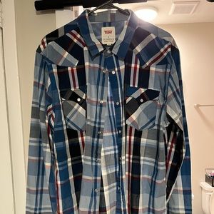 Like New. Levis button down shirt. Men XL.